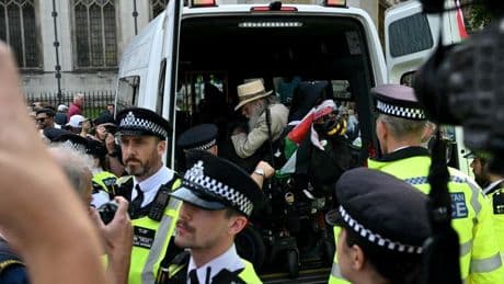 Londra'da yasaklı "Palestine Action" grubuna destek eylemi
