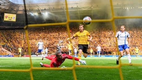Dynamo Dresden verliert Heimspiel gegen Schalke 04:  Elfmeter entscheidet