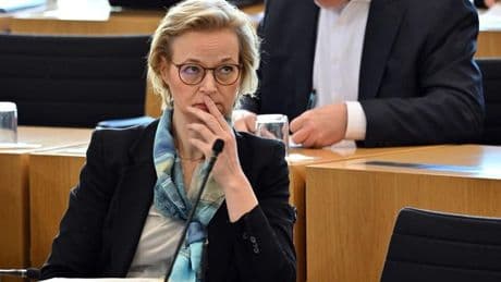 Landesfinanzen: Wolf sieht harte Finanzjahre - "jeden Stein umdrehen"