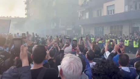 L'ingresso del pullman del Napoli al Maradona