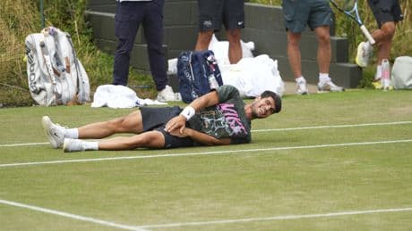 Una petanca, la croqueta sobre la hierba y unos pelotazos, los juegos de Alcaraz antes de las semis en Wimbledon: "Estamos mucho tiempo fuera de casa"