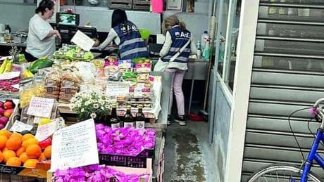 Ispezioni Asl al Mercato Orientale di Genova, scattano multe per alcuni banchi