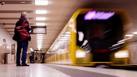 BVG in Berlin: Polizist greift in Streit ein – überraschende Wende