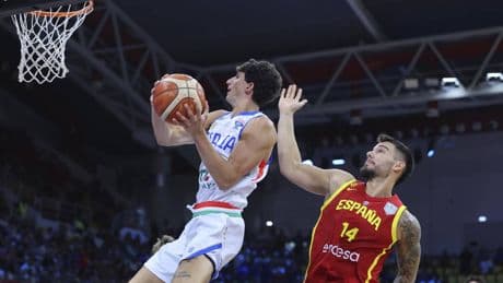 L'Italbasket mata la Spagna e ora vede la vetta del girone