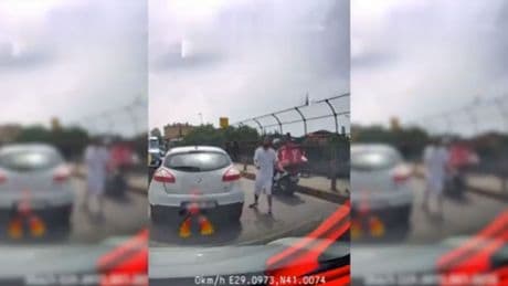 Karayolu çalışanının üzerine bıçakla yürüyen sürücü yakalandı