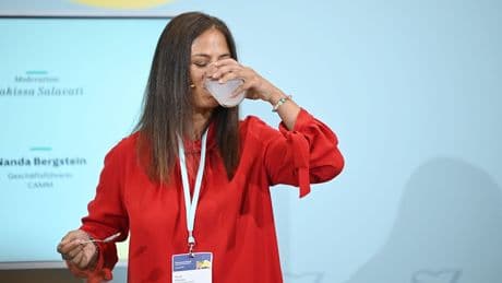 SZ Nachhaltigkeitsgipfel: Folie, die man trinken kann