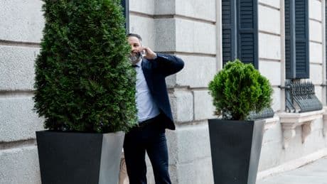 Abascal antepone sus discrepancias con el PP a la unidad y al cerco político a Sánchez