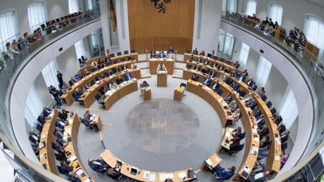 Parlament: Kein Geld für Verfassungsfeinde - AfD will dagegen vorgehen
