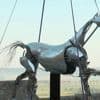 Zeus, le cheval mécanique de Paris-2024, fait escale au Mont-Saint-Michel