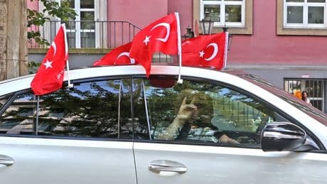 Rechtsextrem | Graue Wölfe: Wie gefährlich ist der türkische Rechtsextremismus in Deutschland?