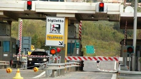 Telepass senza canone, come funziona il nuovo Grab&Go: si paga 1 euro al giorno quando si usa e si attiva con app