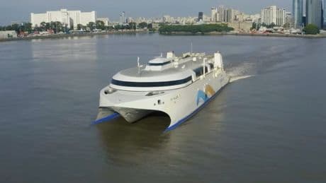 Latinoamérica ya tiene el ferry eléctrico más grande del mundo: 130 metros con baterías que equivalen a 550 Model Y