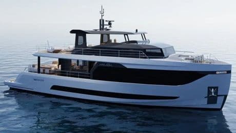 A Cannes lo yacht di Arcadia che protegge la posidonia. Il ceo Pellegrino: «Da sempre puntiamo sul miglior rapporto con la natura»