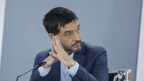 Bustinduy dice que &quot;colapsaría el país entero&quot; si las mujeres cuidadoras dejasen de trabajar