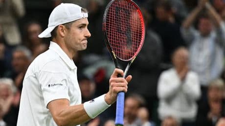 Tennis: "Ça devient un peu ridicule", Isner demande le retour des drapeaux russes, l'Ukrainien Stakhovsky lui répond sèchement