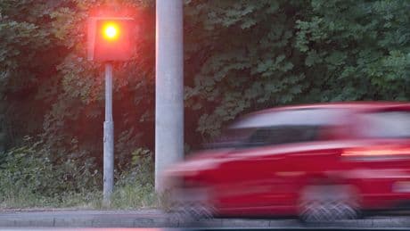 Passend zum Blitzermarathon: Porsche-Raser mit fast 3-fachem Tempo droht Witz-Strafe