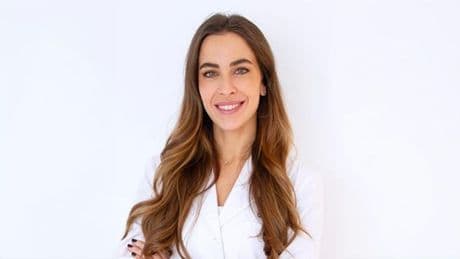 María Rogel, dermatóloga: “Estos son los mejores tips para que el melasma no empeore con el sol del verano”
