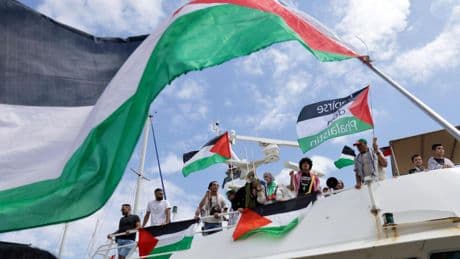 Barcelona despide a la flotilla que intentará romper el bloqueo de Gaza