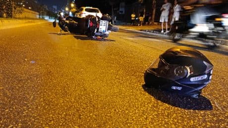 Adana’da motosiklet ile otomobil çarpıştı! Ölü ve yaralılar var