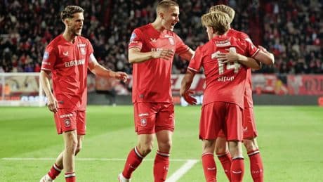 LIVE FC Twente met tien man aan de leiding in verlenging tegen NEC
