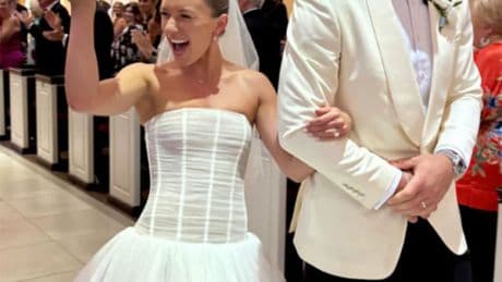 Bears star Cole Kmet gets married to longtime girlfriend with teammates, rival on hand