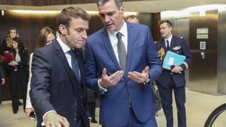 El Congreso tumba el tratado de amistad que permitía la presencia del Gobierno francés en el Consejo de Ministros
