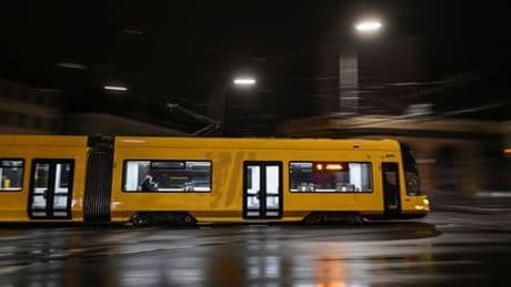 Dresden: Mann verletzt US-Bürger in Straßenbahn mit Messer