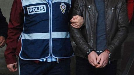 İstanbul'da 5 kuyumcudan hırsızlık yaptığı iddia edilen 2 zanlı tutuklandı