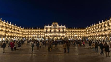 Un hombre herido tras ser agredido en plena Plaza Mayor de Salamanca