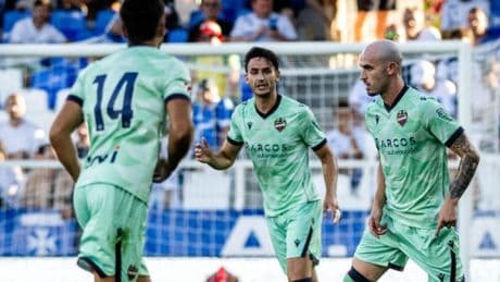 0-2. La maraña defensiva y Morales sostienen al Levante ante el Auxerre