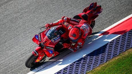 Marc Márquez empieza imponiendo su ley en Austria en la vuelta de vacaciones