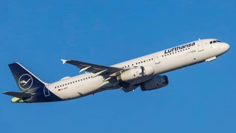 Lufthansa-Flug: Co-Pilot wird allein im Cockpit ohnmächtig – Flugzeug fliegt minutenlang auf Autopilot