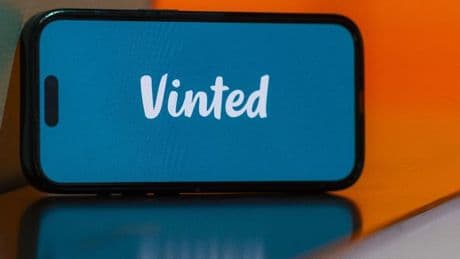 Vinted vendor puts designer handbag up for sale and catches scammer in the act