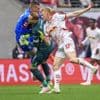 Schwere Verletzung von Torwart Gulacsi: Leipzigs 1:1 gegen Holstein Kiel wird zur Nebensache