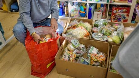 Aantal klanten voedselbank daalt met 20 procent, zorgen blijven