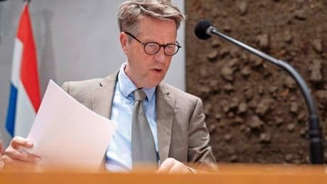 Kamerbestuur doet nu geen onderzoek, wacht uitspraak rechter af in zaak-Arib: ’Maar nemen het serieus’