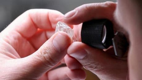 Comment les diamants russes contournent les sanctions pour atteindre l’Occident