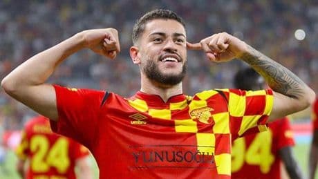 Romulo Beşiktaş maçlarında bir başka!