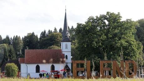 Religion: "Kleinste Holzkirche" feiert Sanierung mit Konzert im Harz