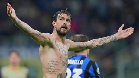 Inter-Barcellona, i tifosi nerazzurri lasciano lo stadio al gol di Raphinha ma segna Acerbi. La scelta dello steward (che ha rispettato le regole)
