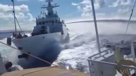 Kollision nach Machtpoker - Chinesisches Schiff rammt sich selbst