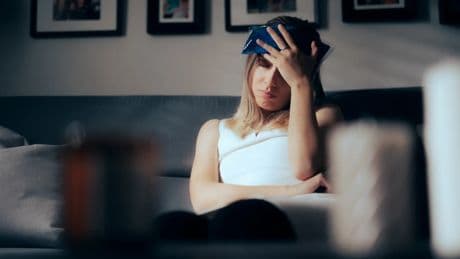 El aviso de la neuróloga Tanya Bilchik: este hábito nocturno puede explicar las migrañas
