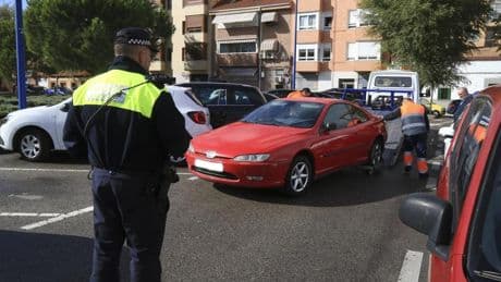 La alerta de la Policía de Leganés por el nuevo truco de los ladrones para robar el coche: "Cuidado en todo Madrid"