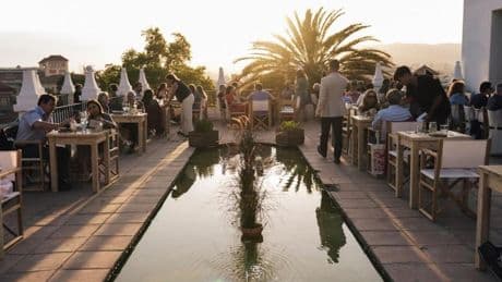 El restaurante de los jardines del Teatre Grec vuelve a encender los fogones