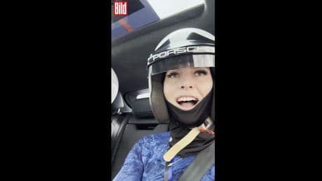 Mit 180 km/h durch die Stadt - BILD-Reporterin rast über Kult-Strecke