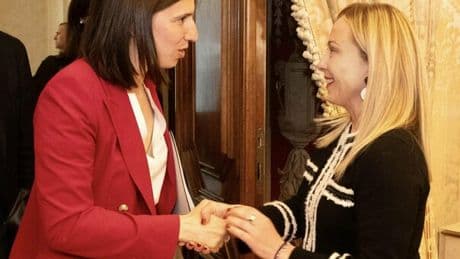 Martina Carbonaro, la politica si interroga su cosa fare: Meloni e Schlein pronte al dialogo