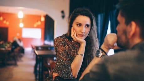 Zwei Flirt-Profis warnen - Mit diesen 5 Fragen versauen Sie das 1. Date
