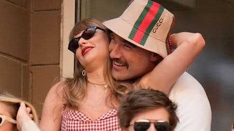Taylor Swift’s Engagement Has Fans Going Bonkers – These Tweets Say It All