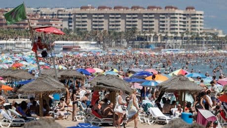 Hoteles, vuelos nacionales, fruta y huevos: lo que más se ha encarecido en lo que va de año