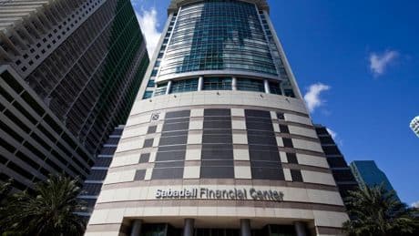 Pontegadea negocia la compra del Sabadell Financial Center en Miami